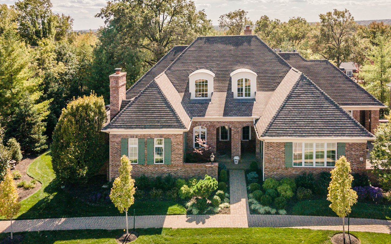 Carefree Luxury Living in Ladue Schools