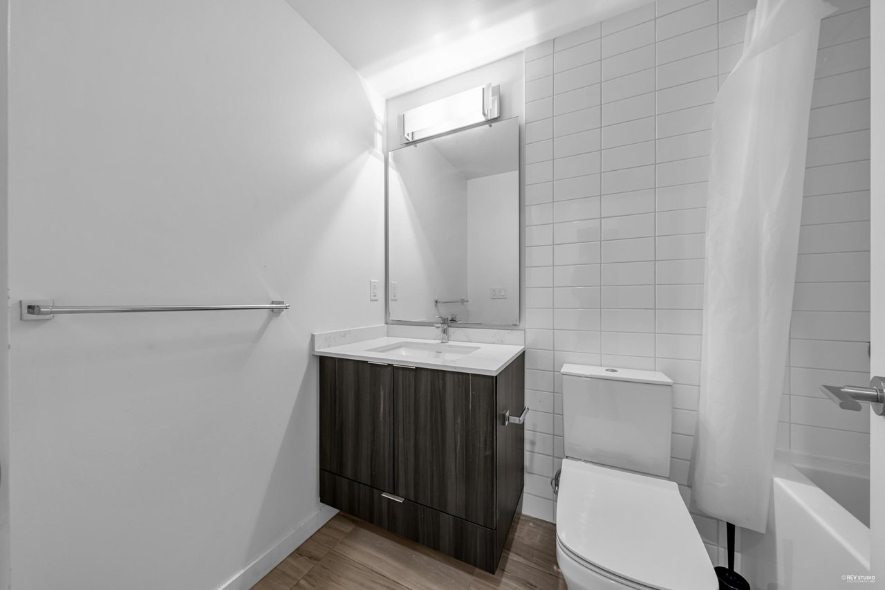 416-725 Marine Dr