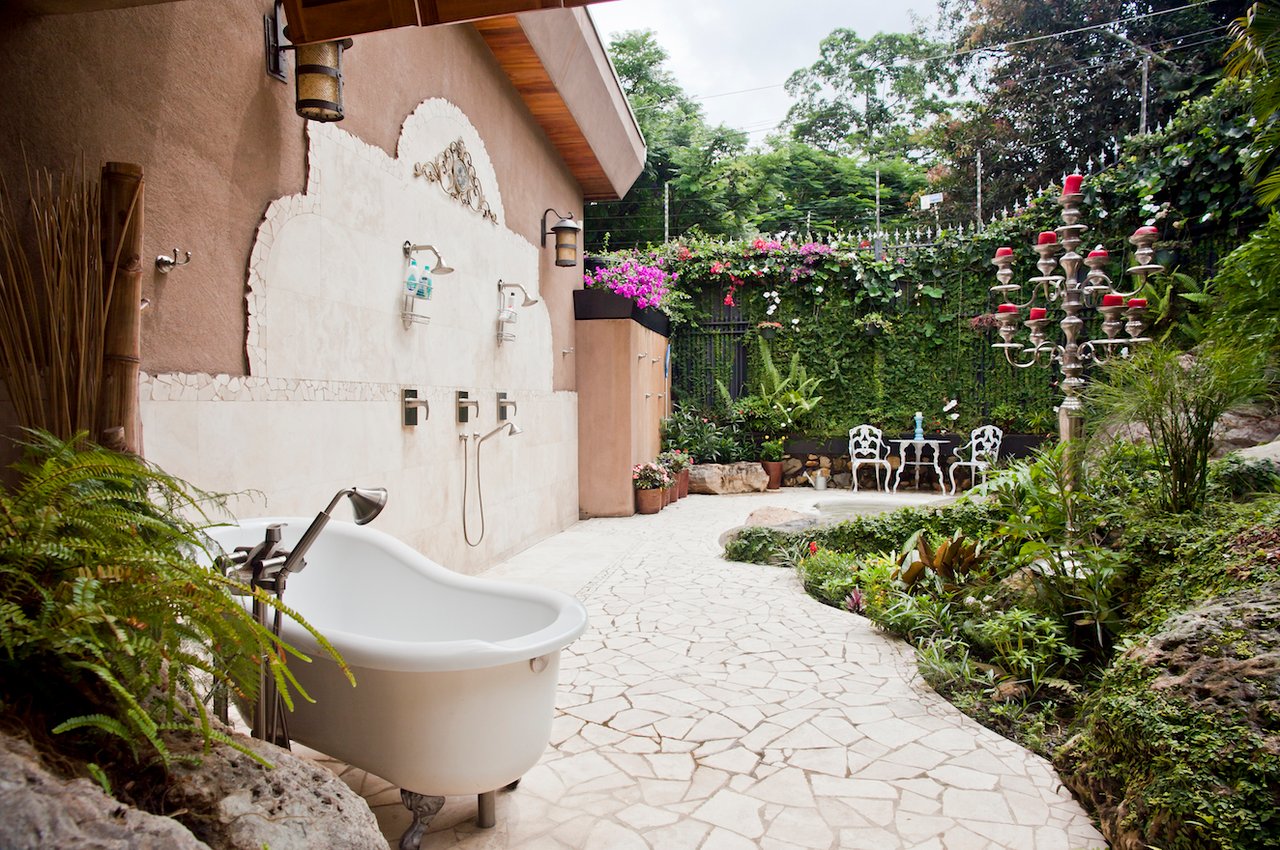 Private Secure Garden Estate, Escazu, San Jose