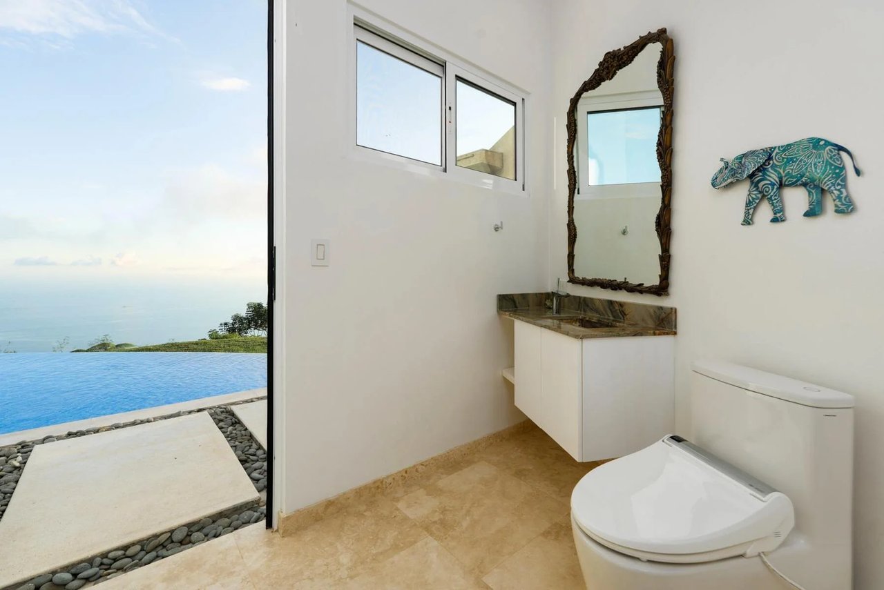 Solar Powered Luxury Home, Dominical, Puntarenas