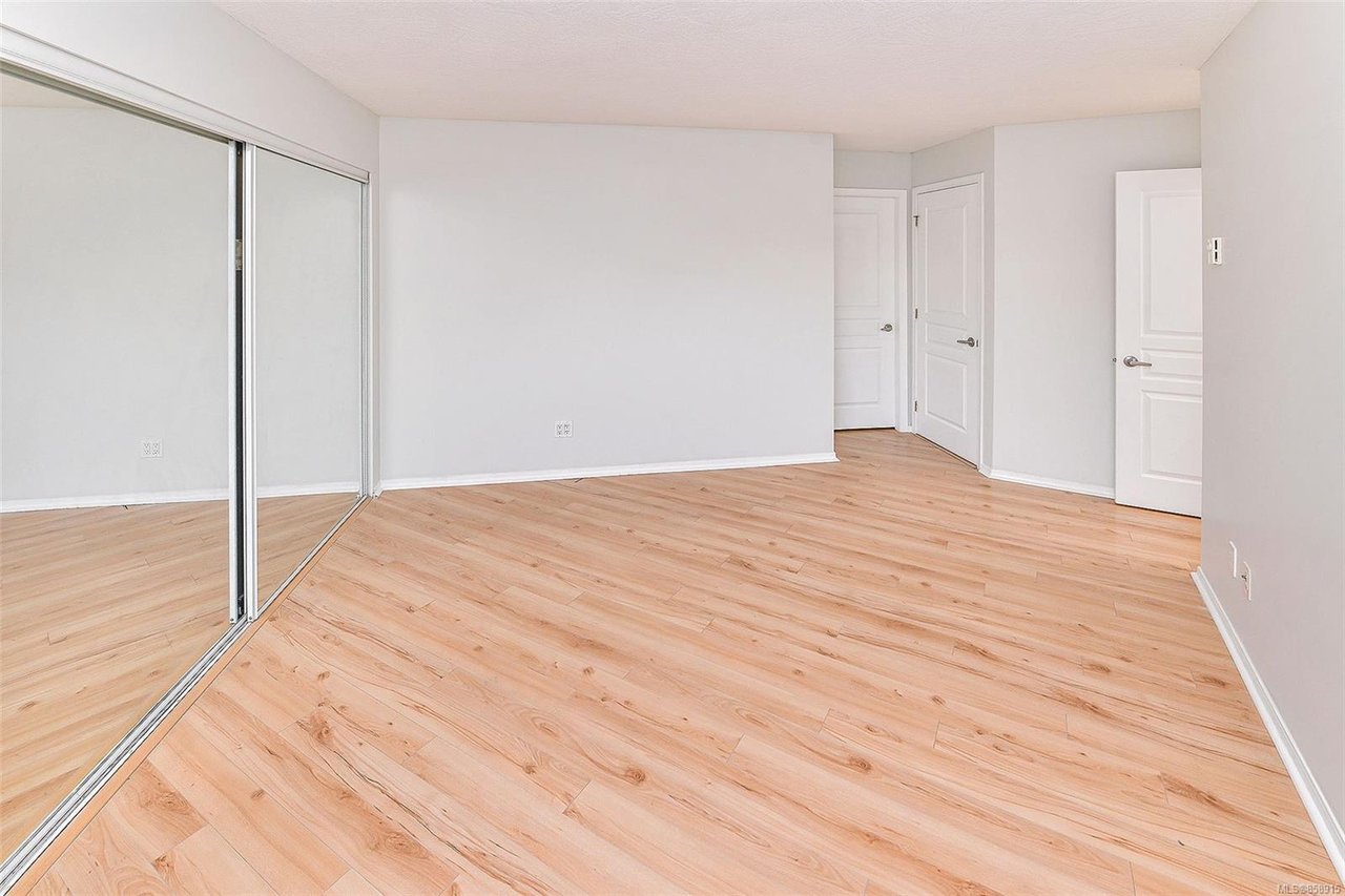 112-898 Vernon Ave, Saanich