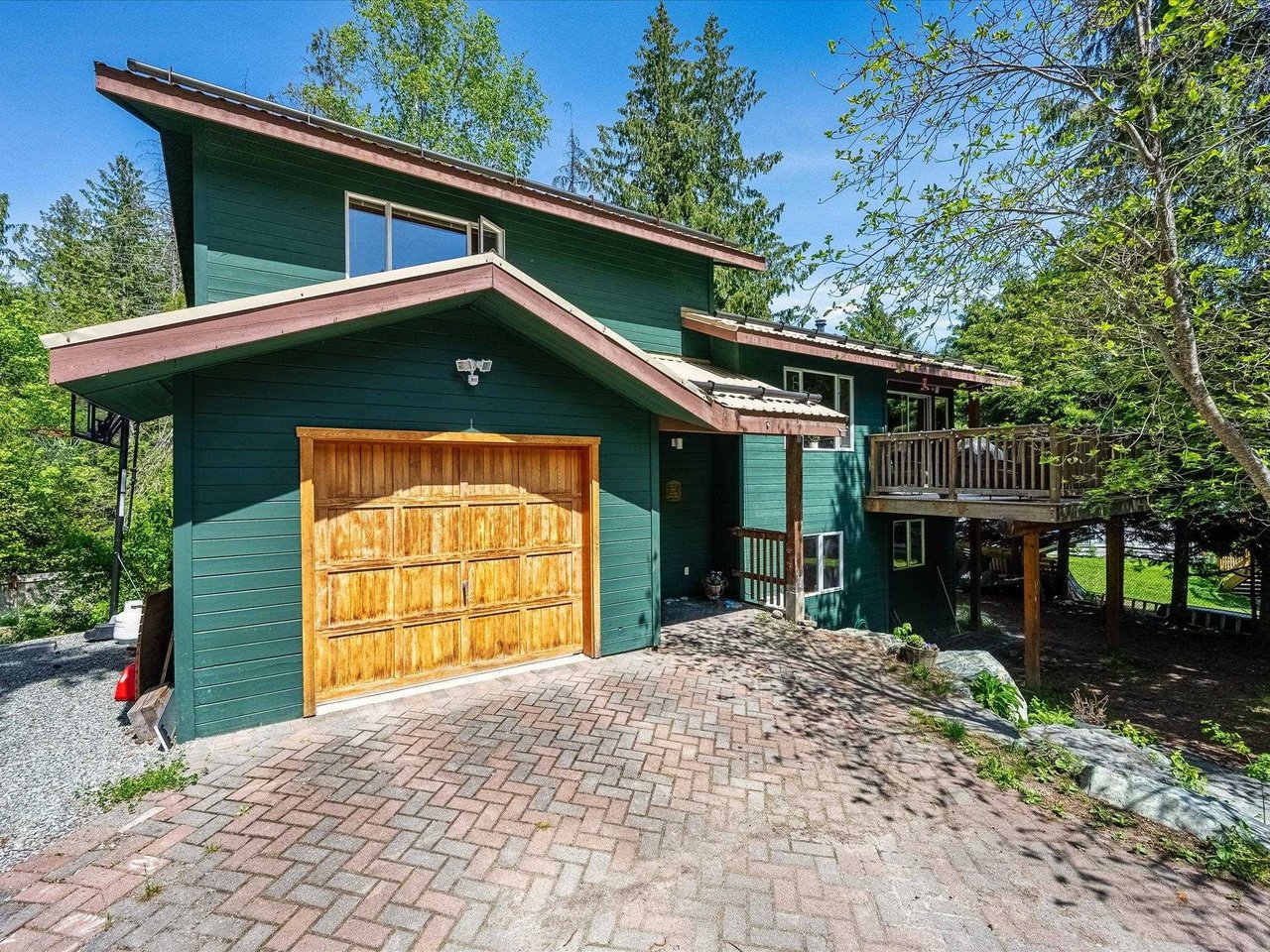 1349 Elmwood Dr