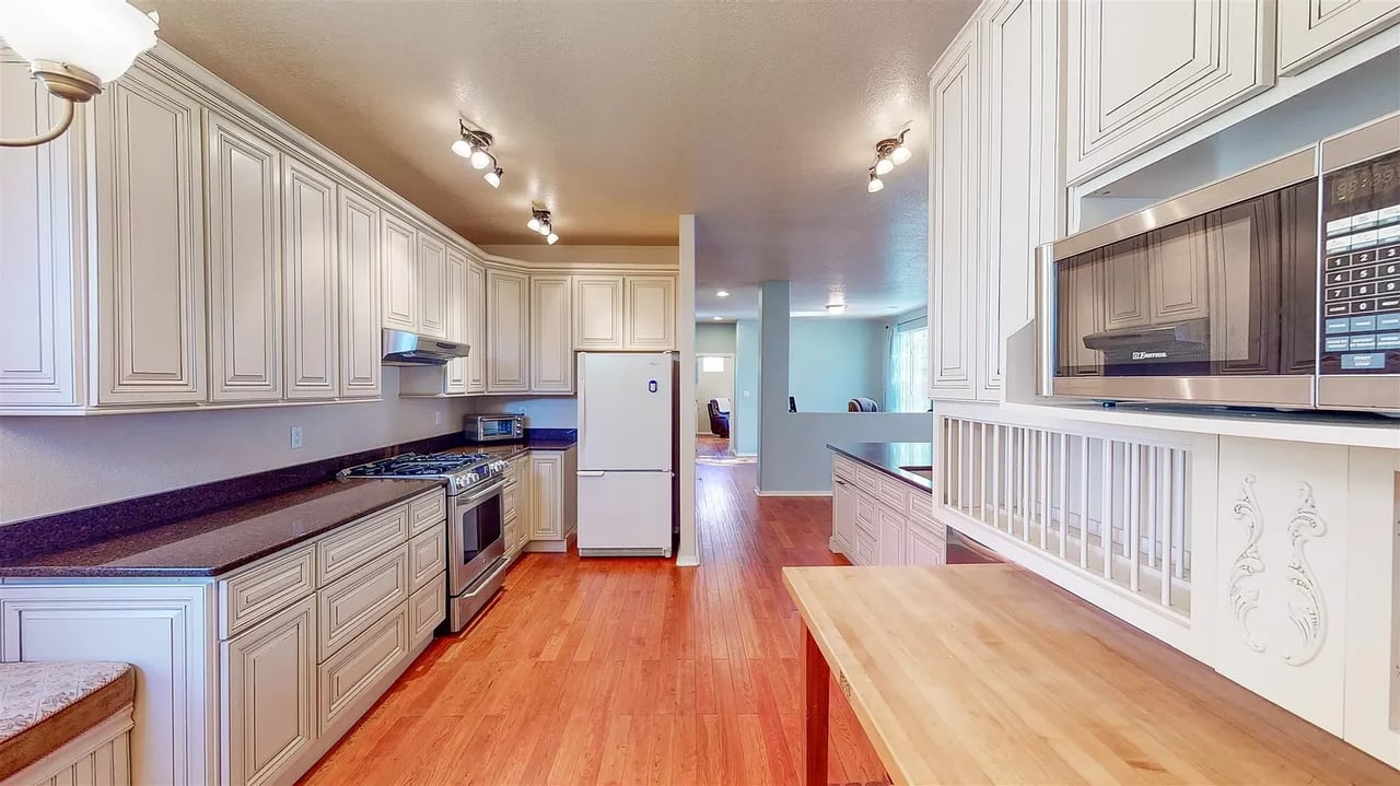 3 Butterfly Bush Ct