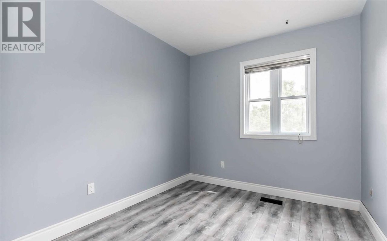 66 Potter Cres