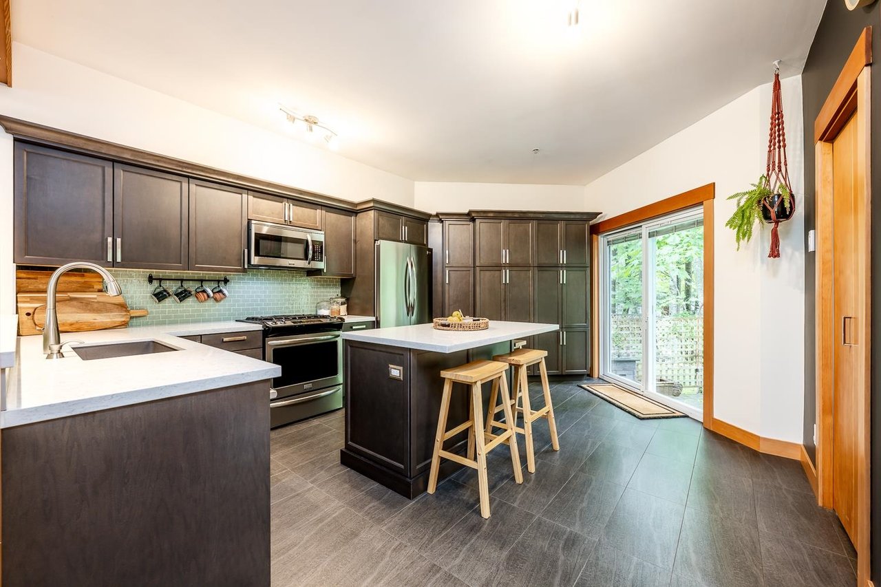 30-1800 Mamquam Rd