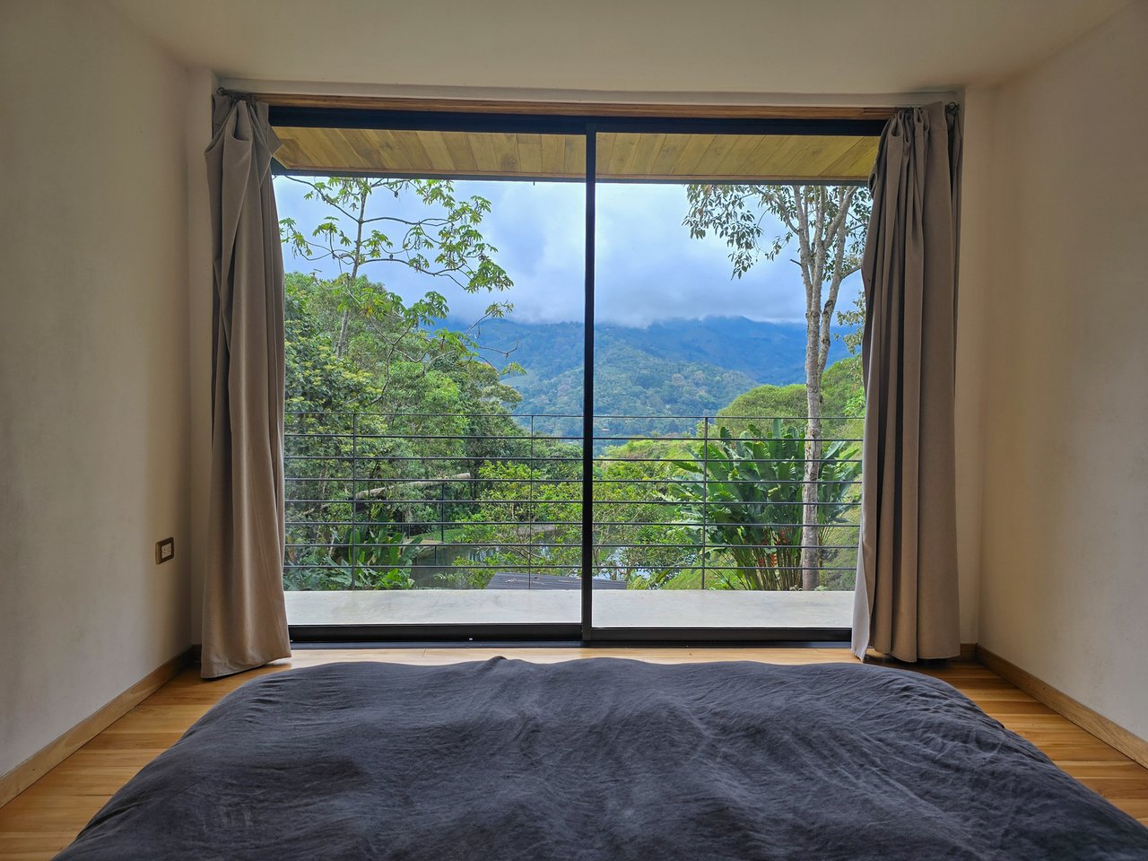 Private Lake Mountain Sanctuary, Perez Zeledon, San Jose