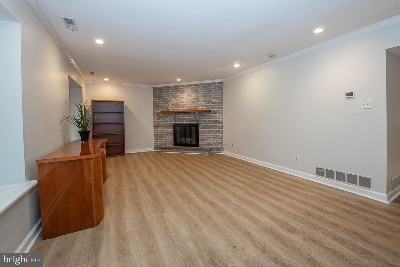 82 Woodbine Way