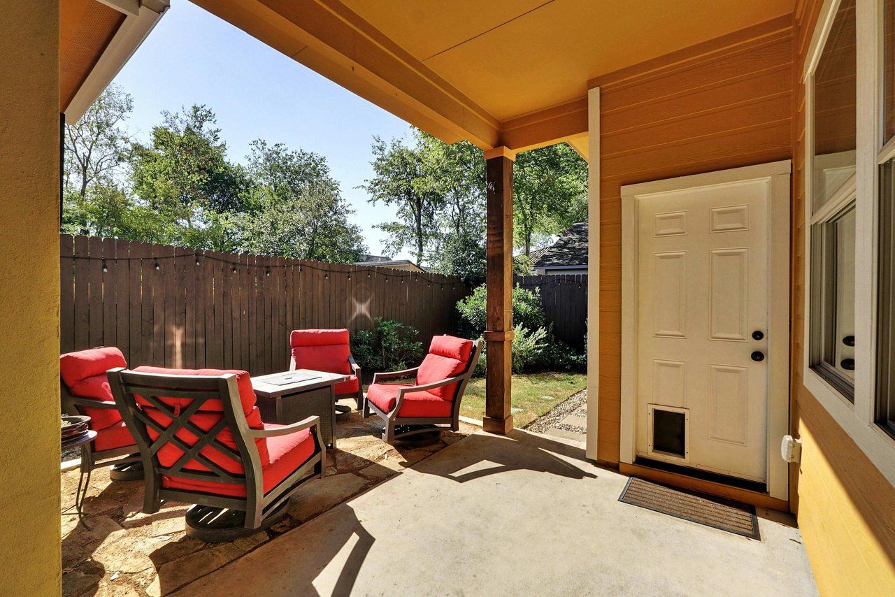 Modern Crestview Two-story Home: Updated Primary Bath, New Roof – Investor Friendly!