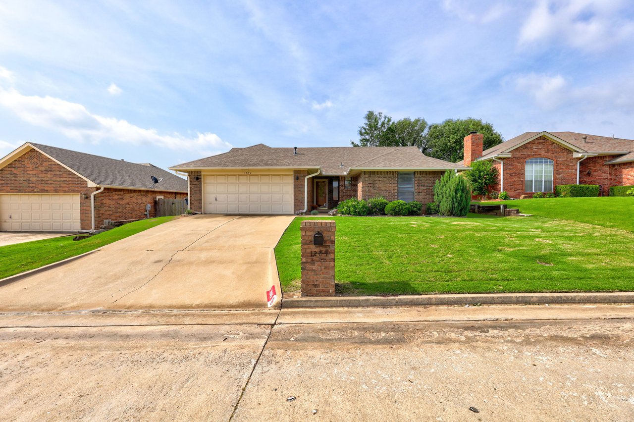 1205 Windsor Place