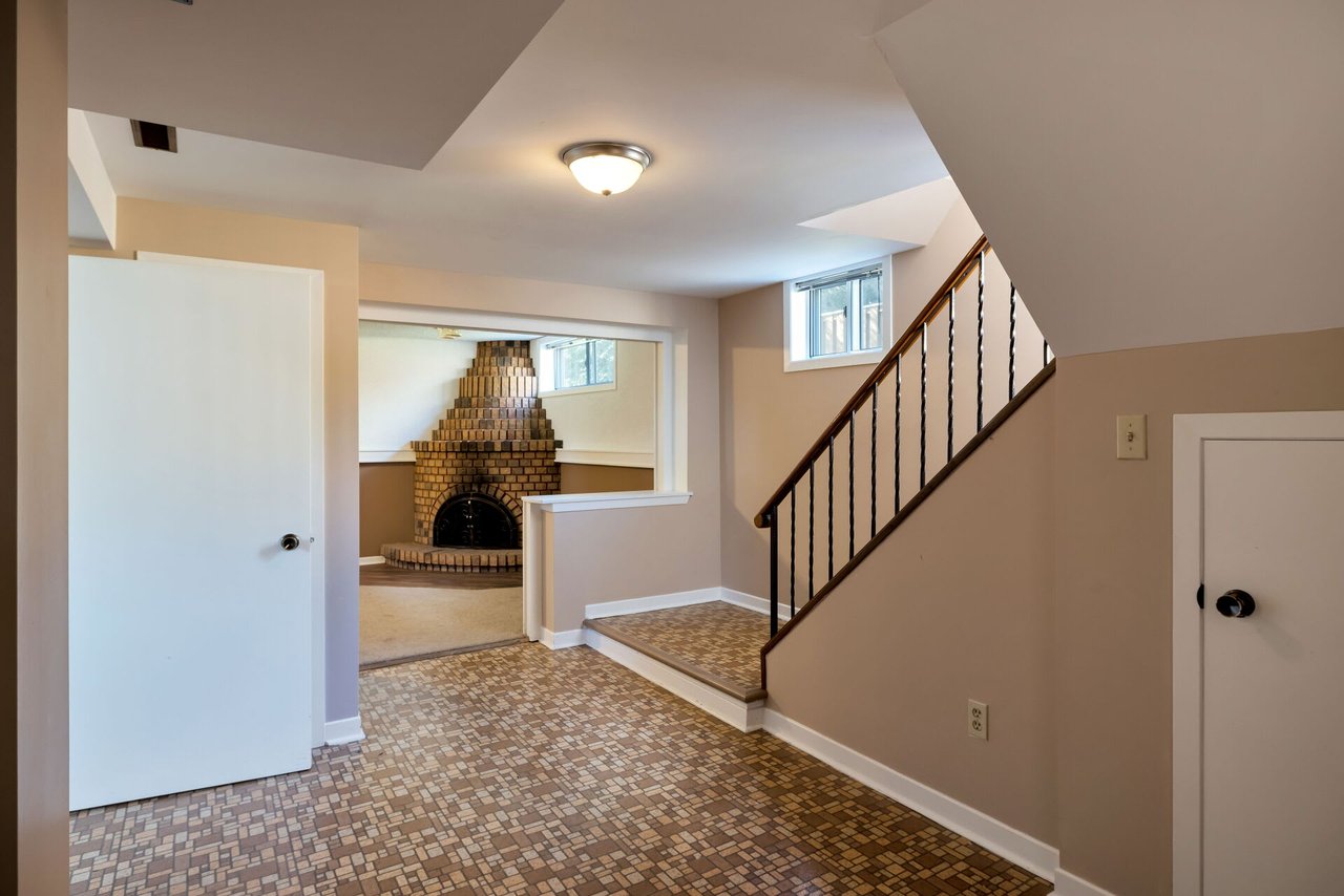 89 Codsell Ave
