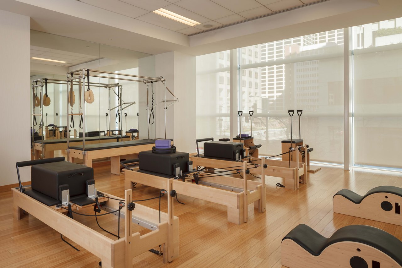 54th Floor & Pyramid Views at 301 Mission