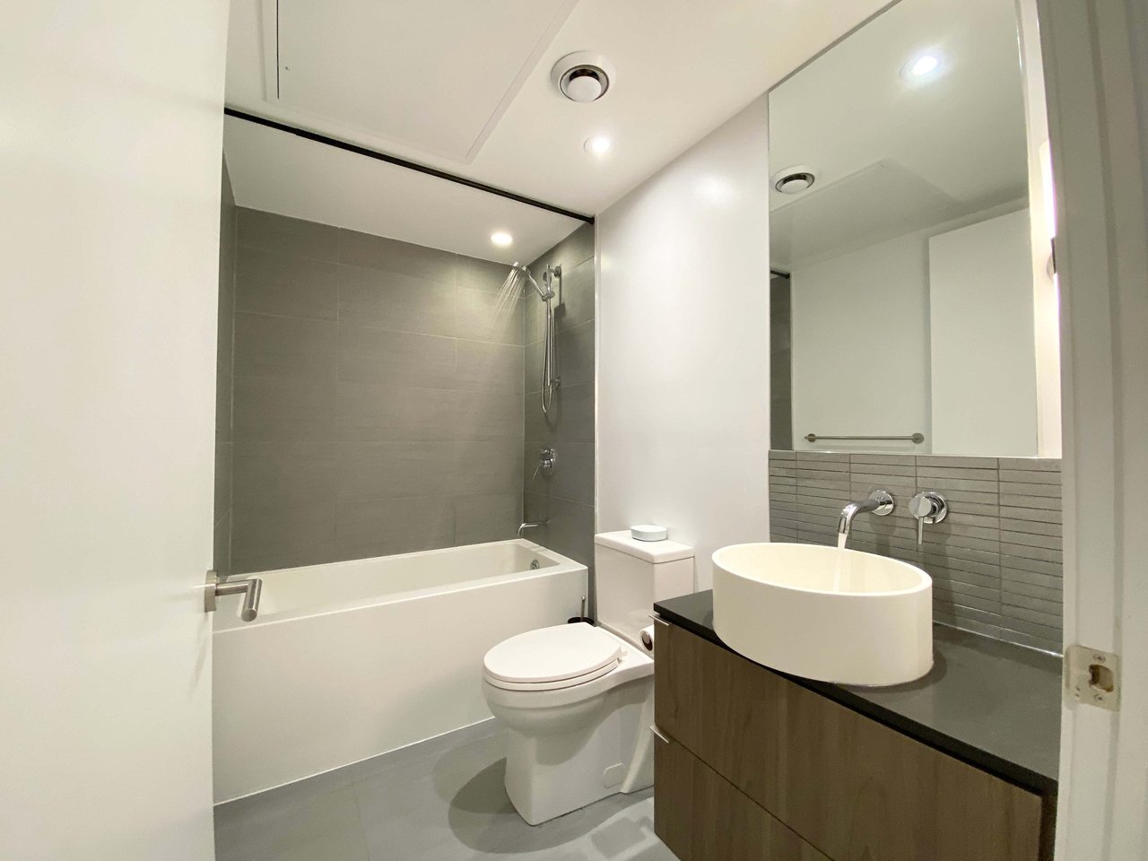 161 Roehampton Ave, Unit 532