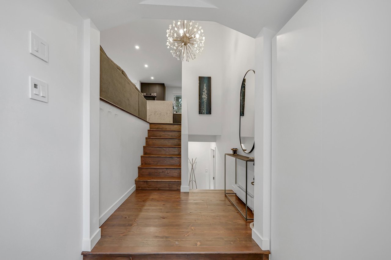 2554 Jura Cres