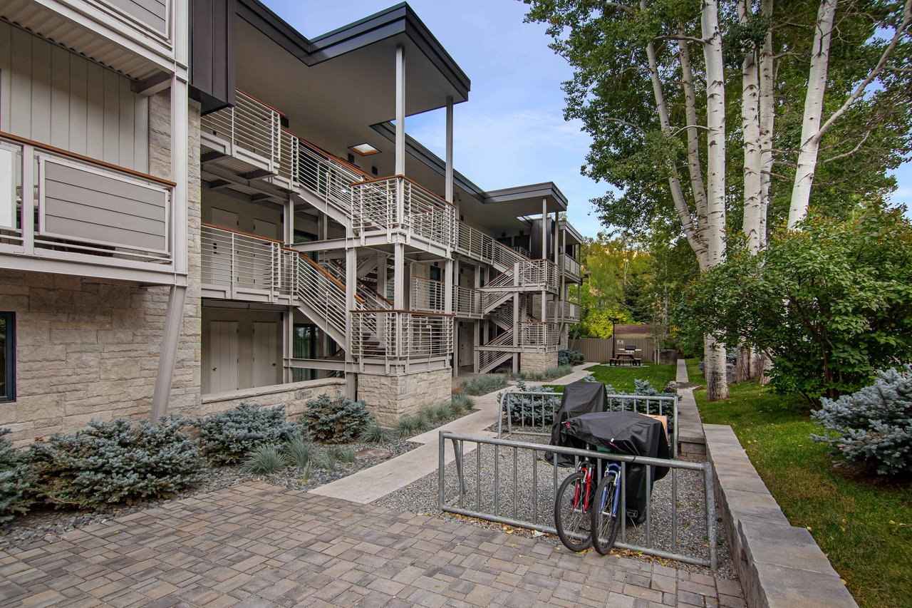 Top-Floor Unit with Views of Aspen Mountain