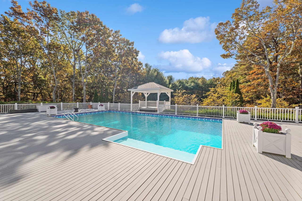 EAST HAMPTON RETREAT WITH POOL & TENNIS