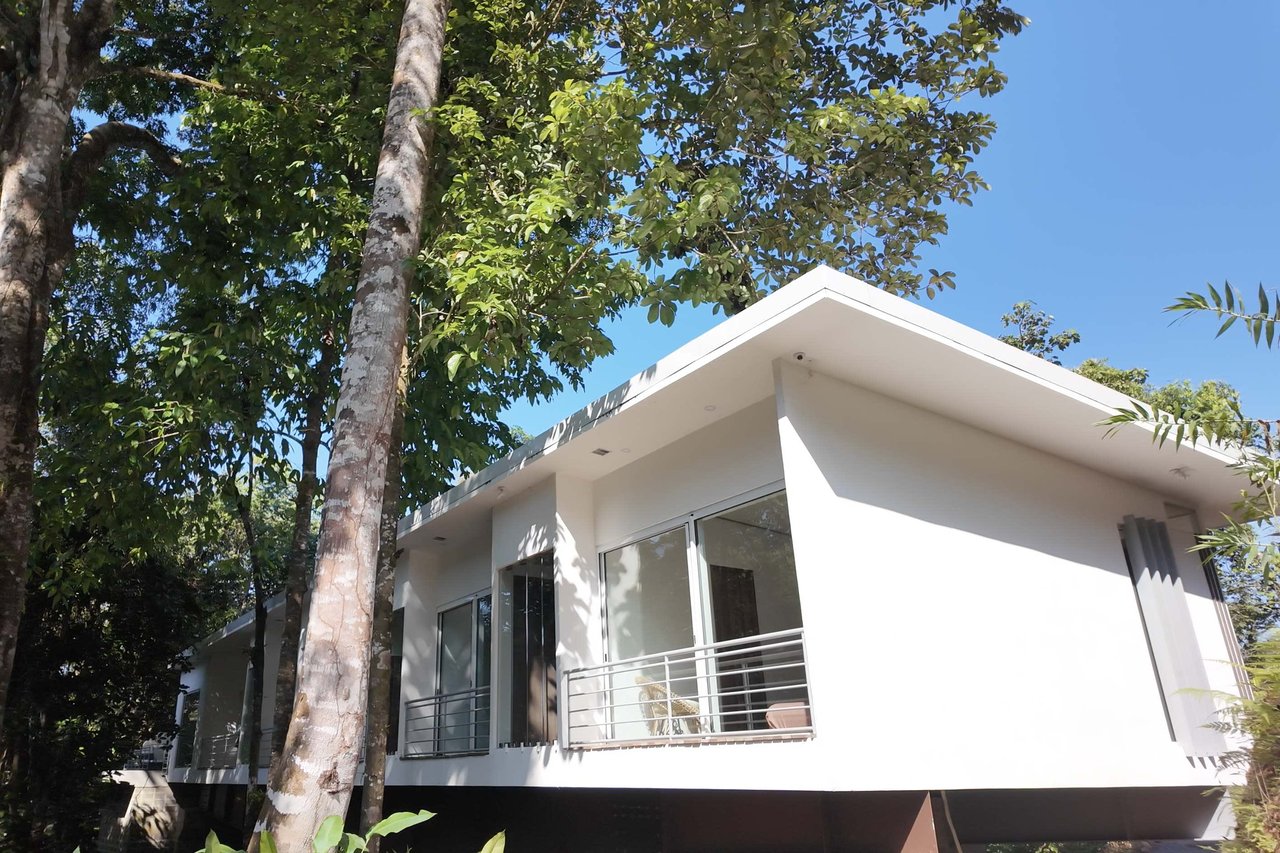 Casa Bromelia Brand-New 4 bed/4bath Modern Tropical Elegance North of Dominical