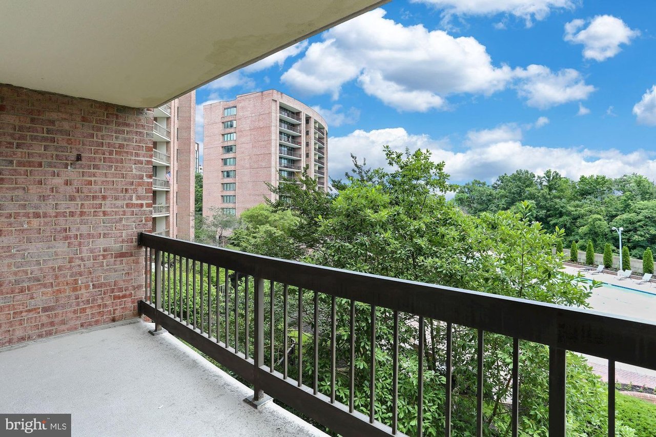 1805 Crystal Dr, #409S