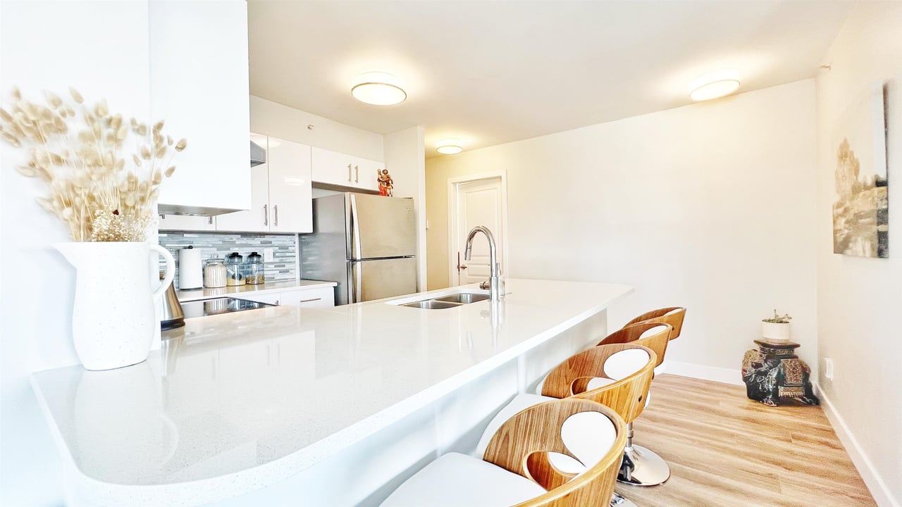 905-3438 Vanness Ave