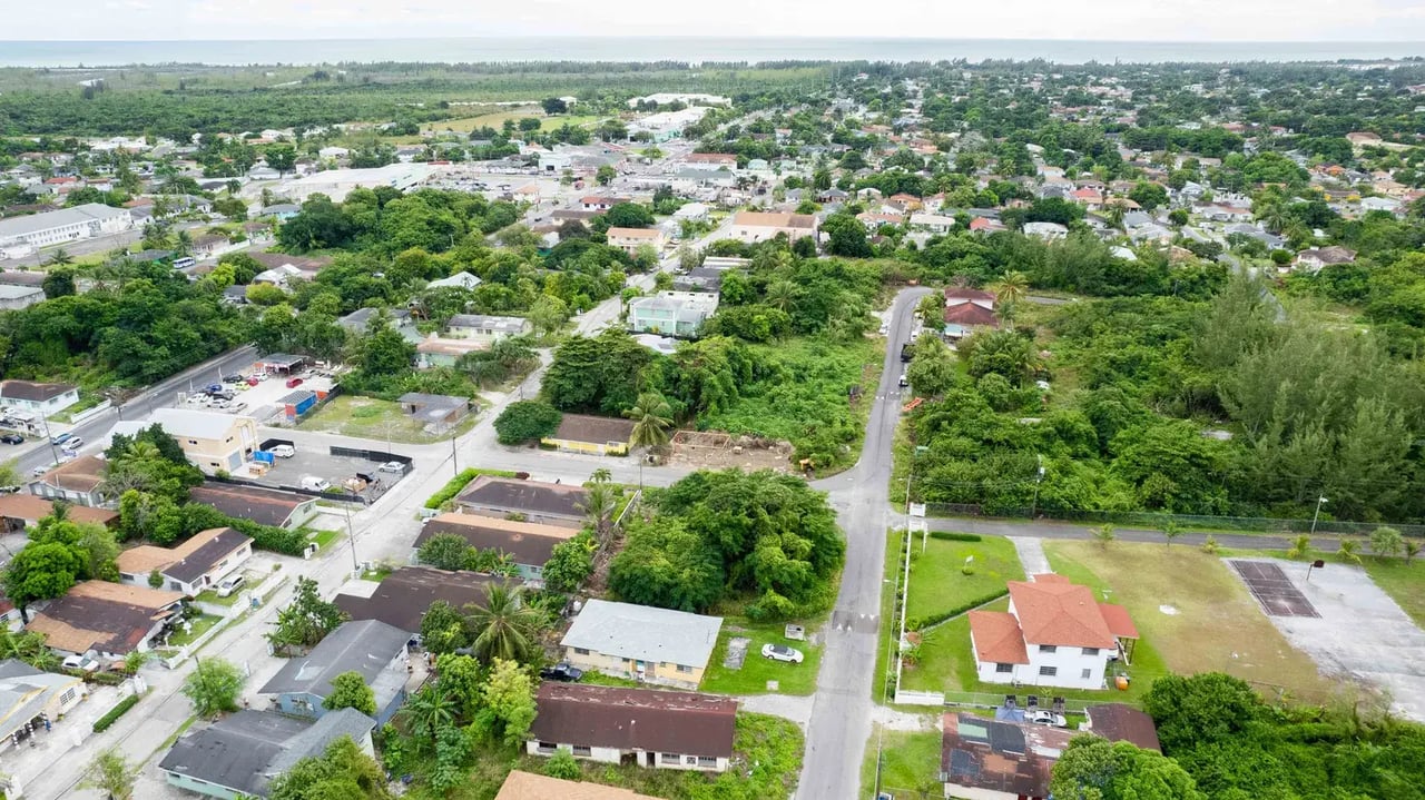 Lot 305 East Street South