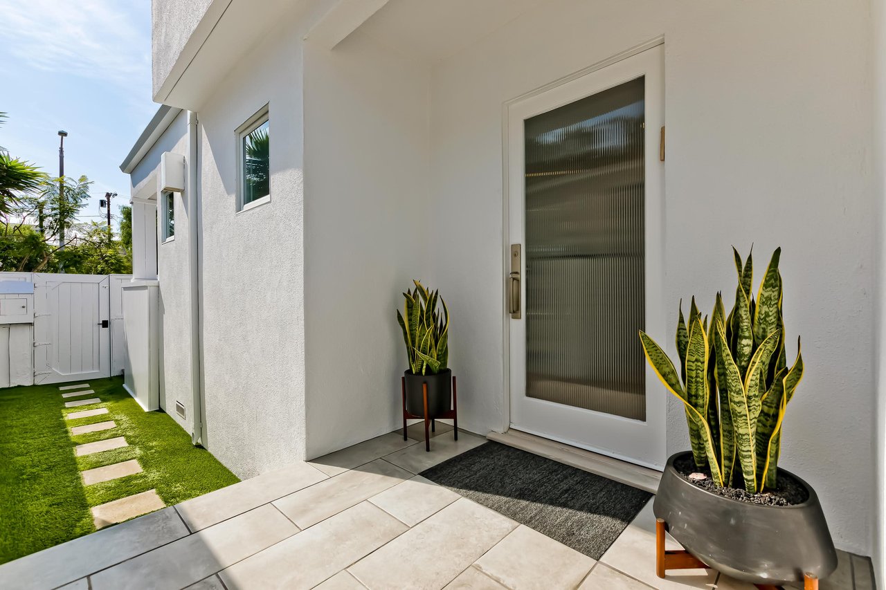 2332 Ocean Avenue, Venice 