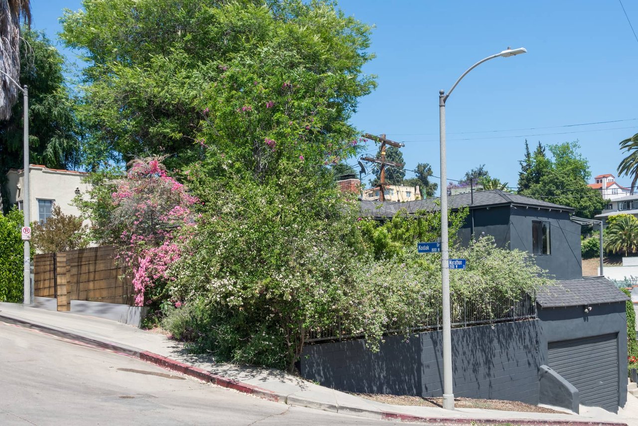 Silver Lake Hide-Away with Views and Guest Suite!