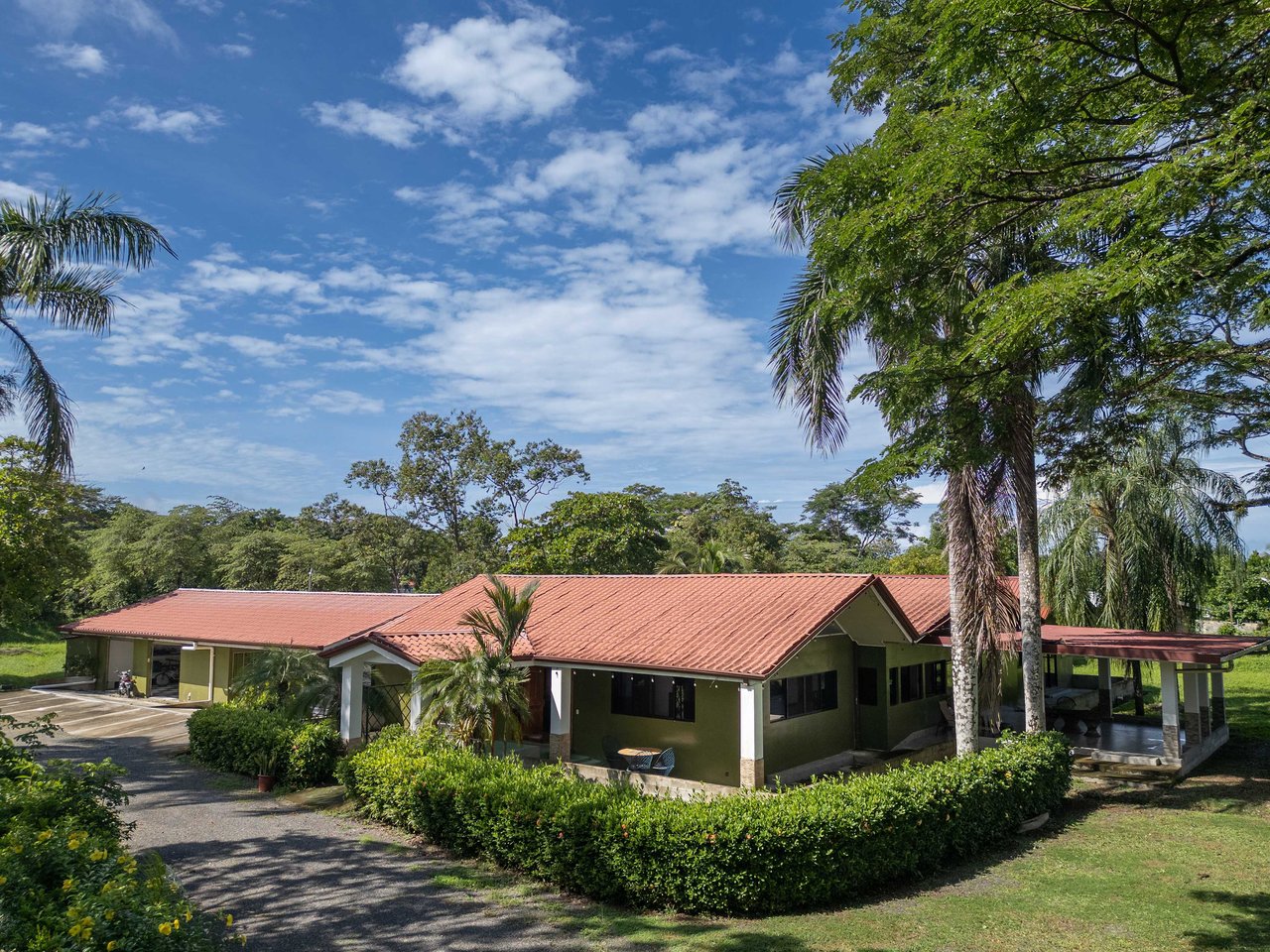 La Casona, 5 BDR Home Close To Quepos Town 