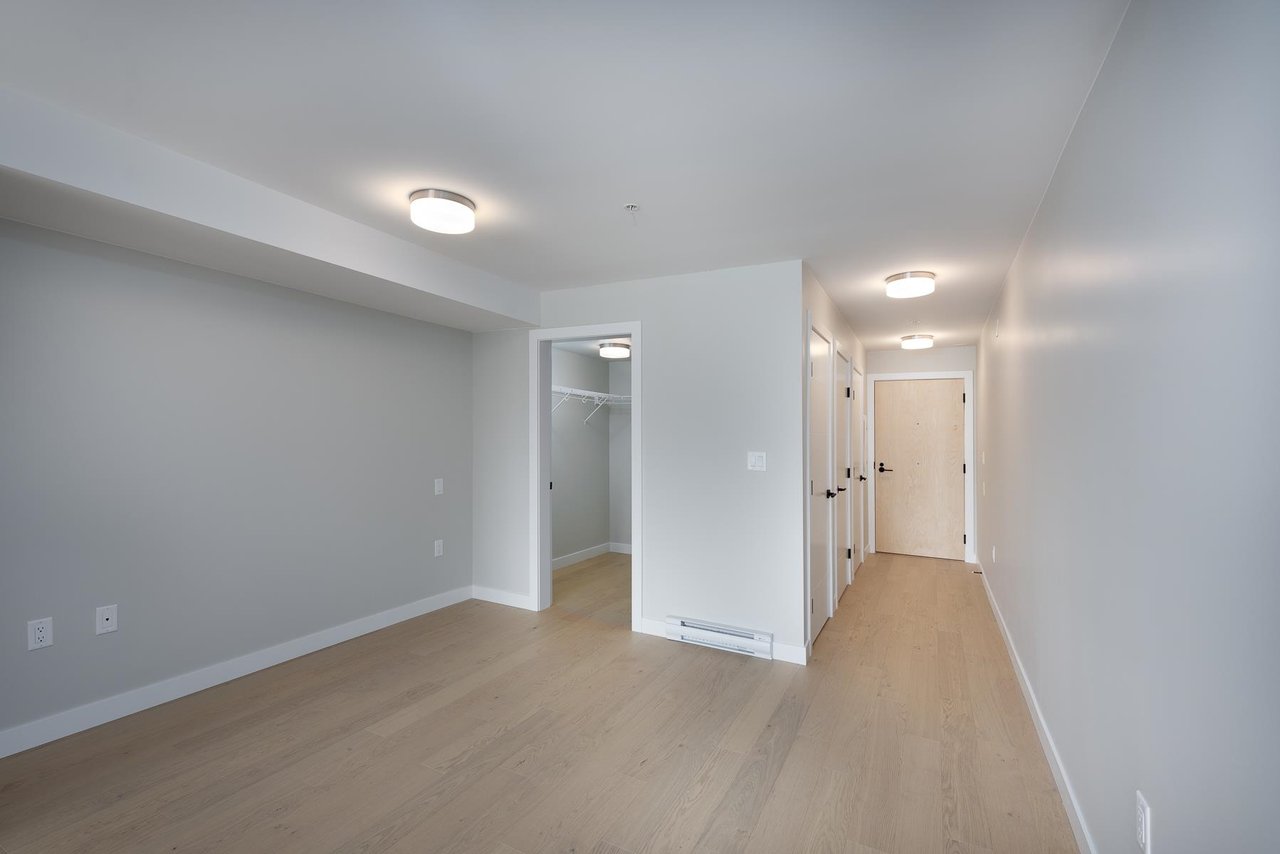 207-2508 Fraser St