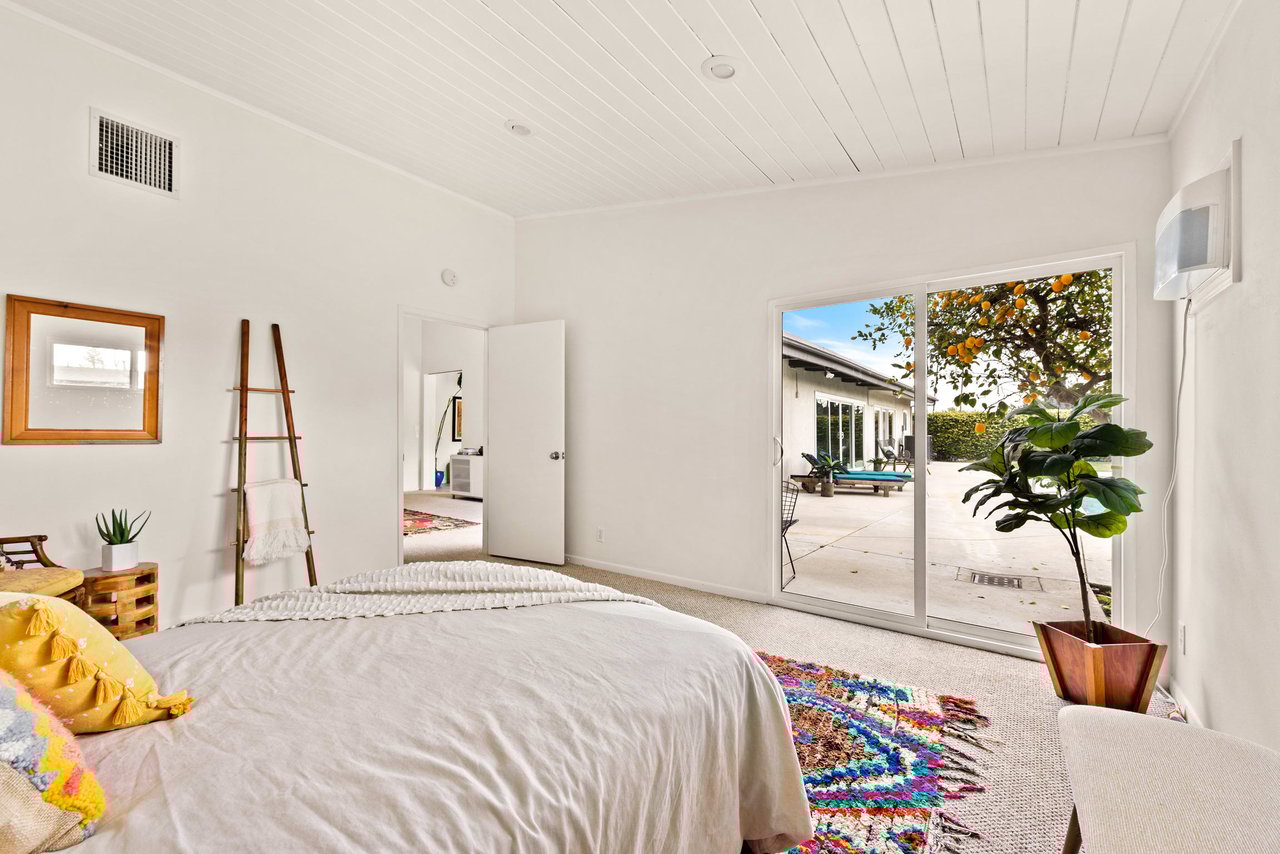 5330 Dubois Ave
