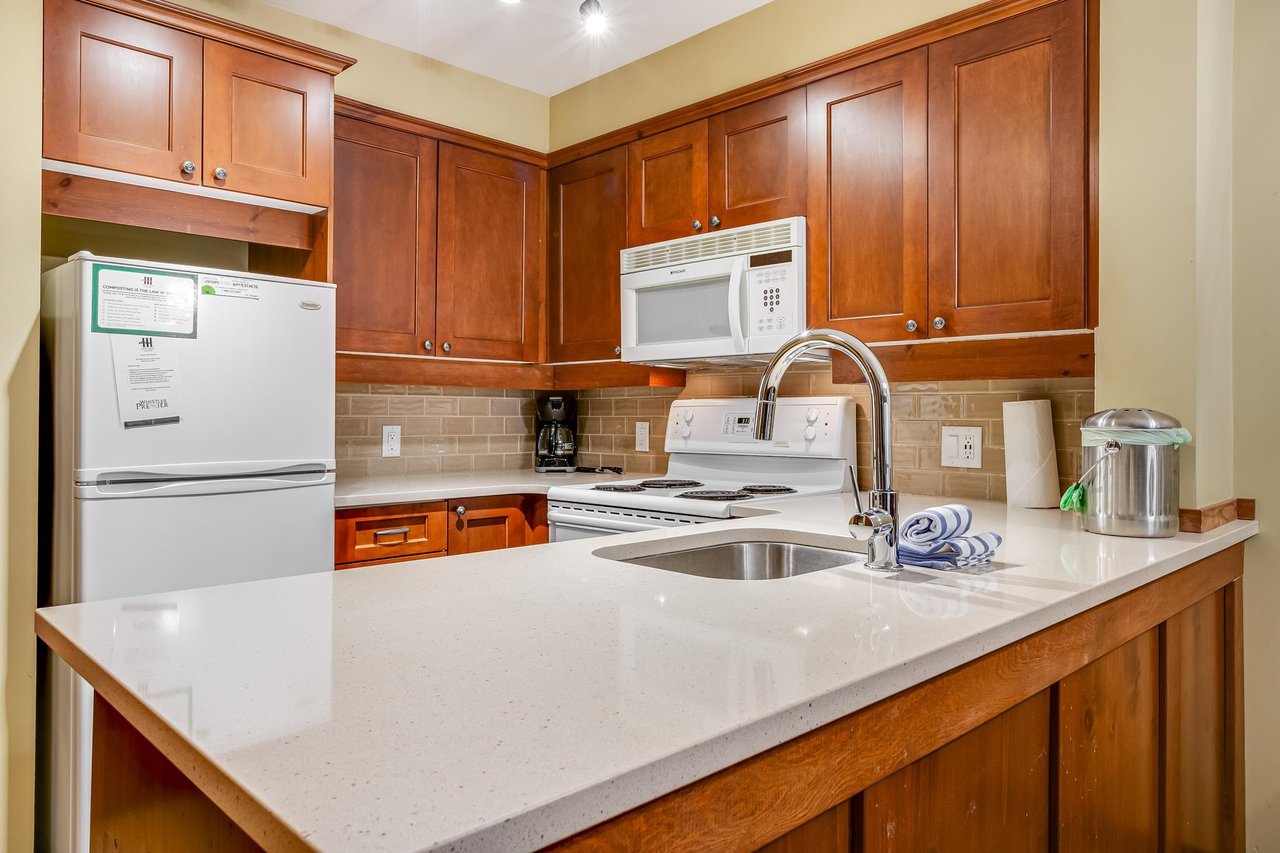 404 G4-4653 Blackcomb Wy