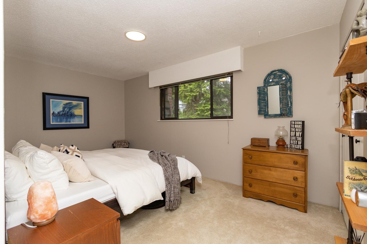 1148 Deep Cove Road, North Vancouver