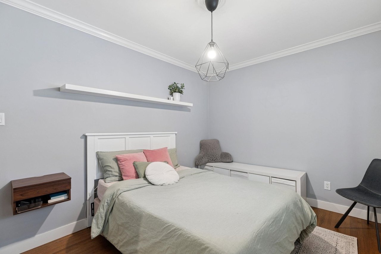 1501 Marine Cres