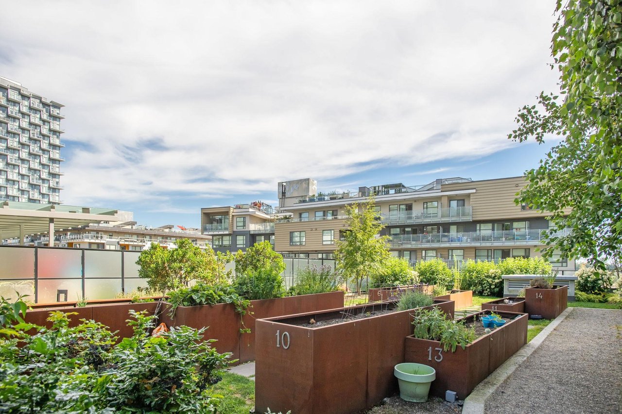 205-3451 Sawmill Cres