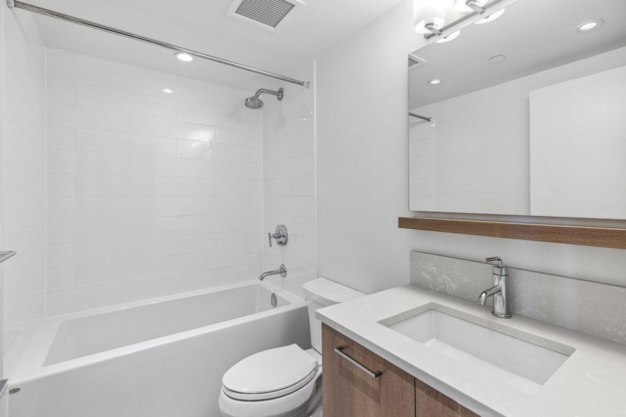 1602-258 Nelson's Court, New Westminster