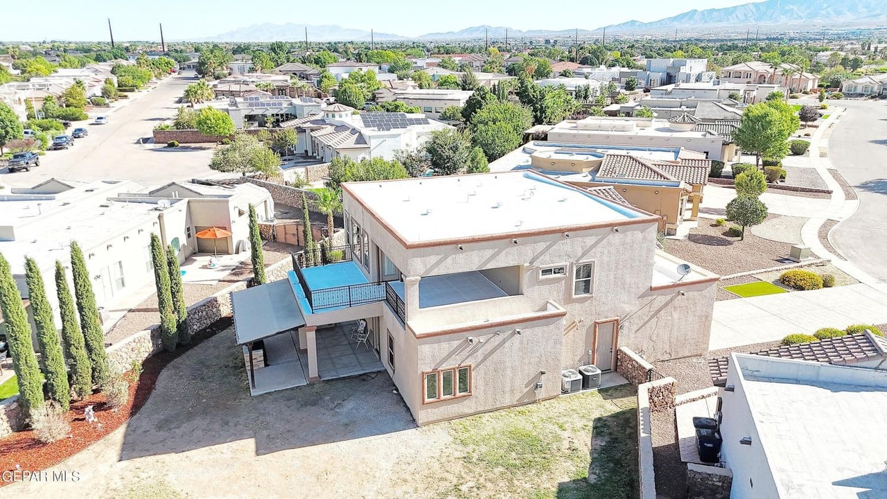6065 Via De Los Arboles