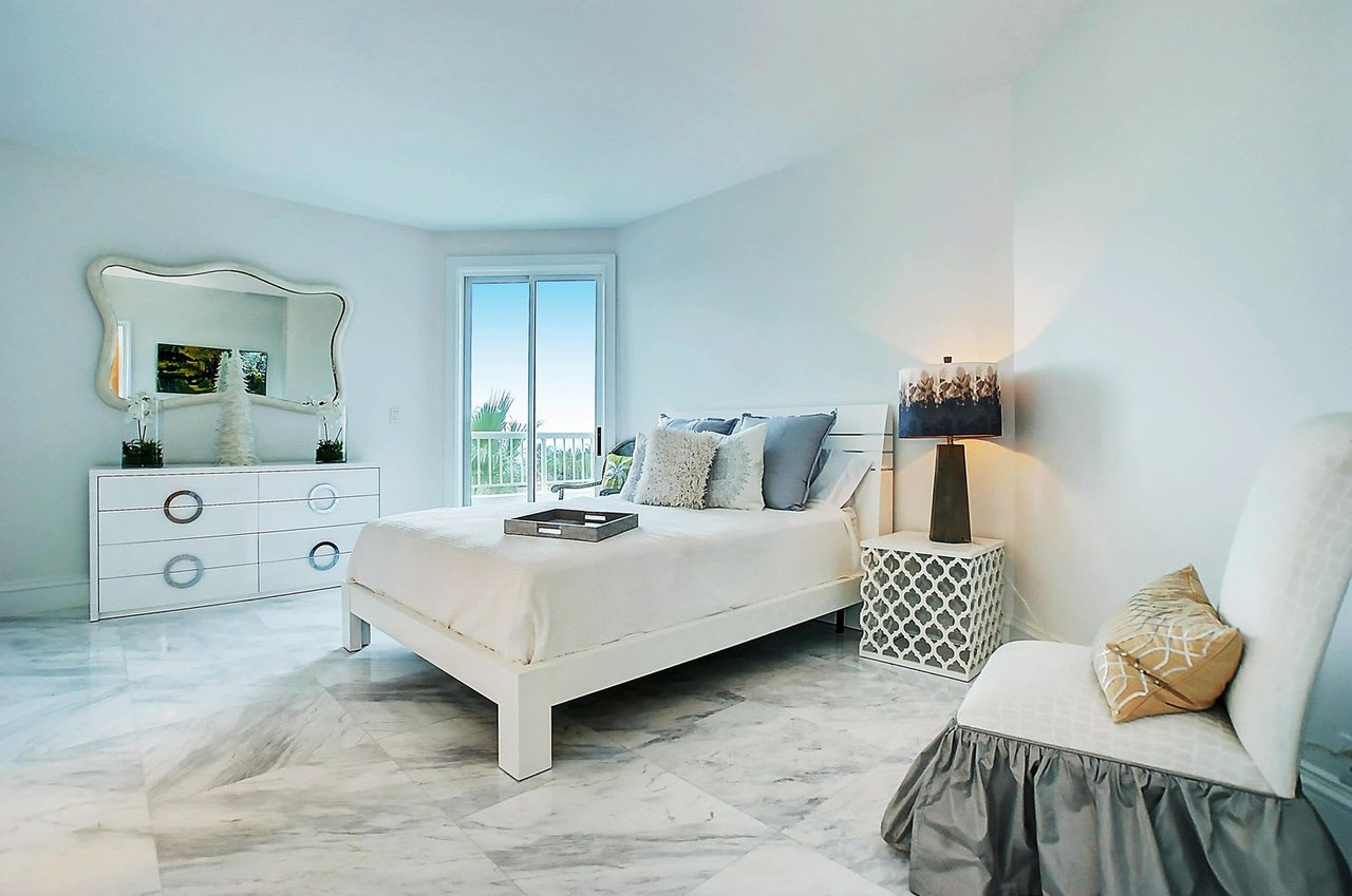 1073 Hillsboro Mile, #5N