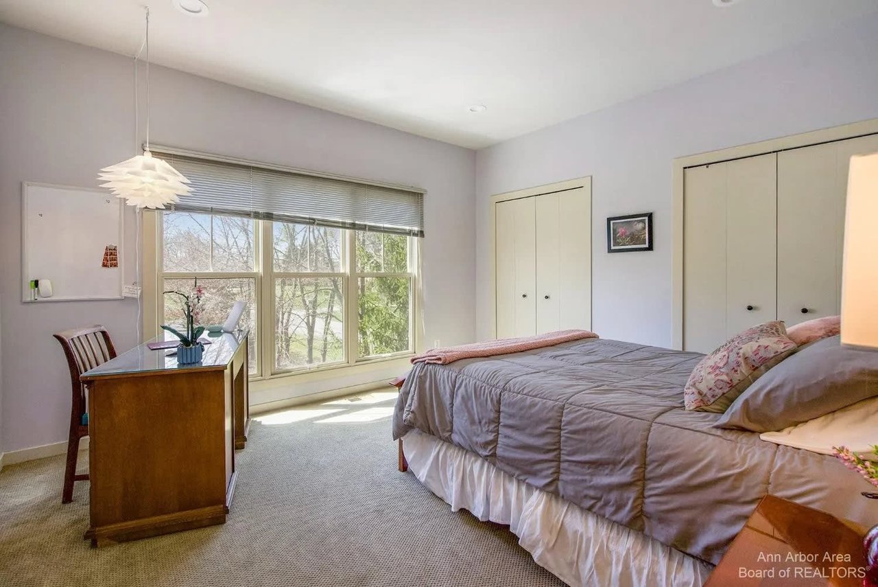 2566 Thornapple Drive, Ann Arbor, MI 48103