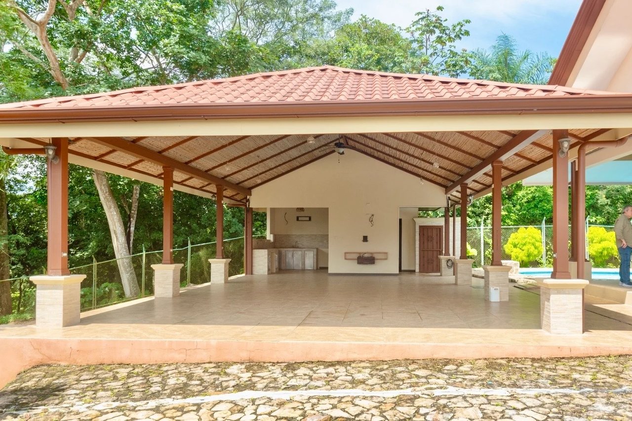 Tropical Private Pool Estate, Alajuela