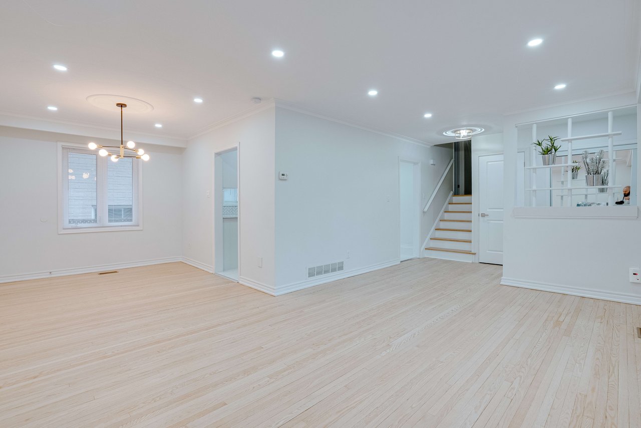25 Karen Rd Unit: Upper