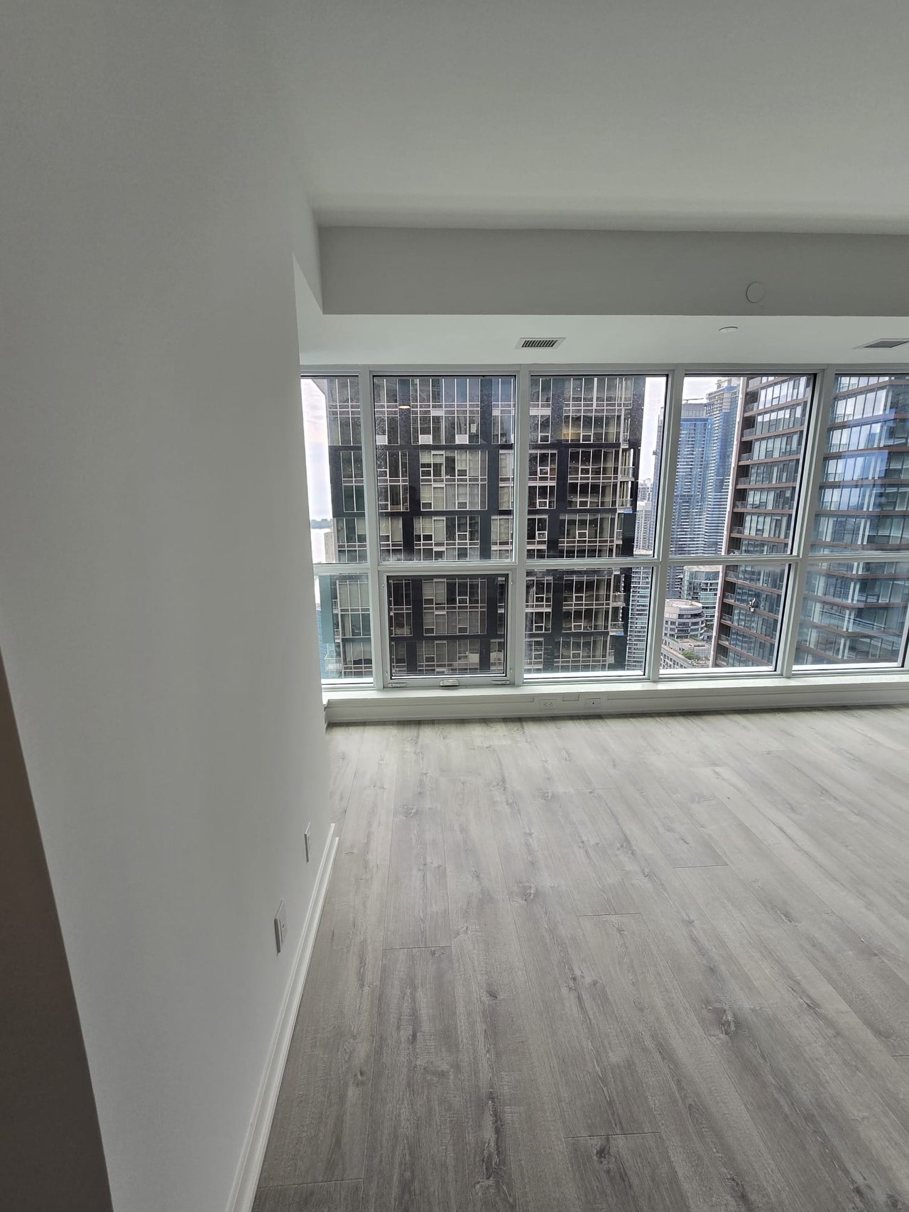 327 King St W Unit: 4103