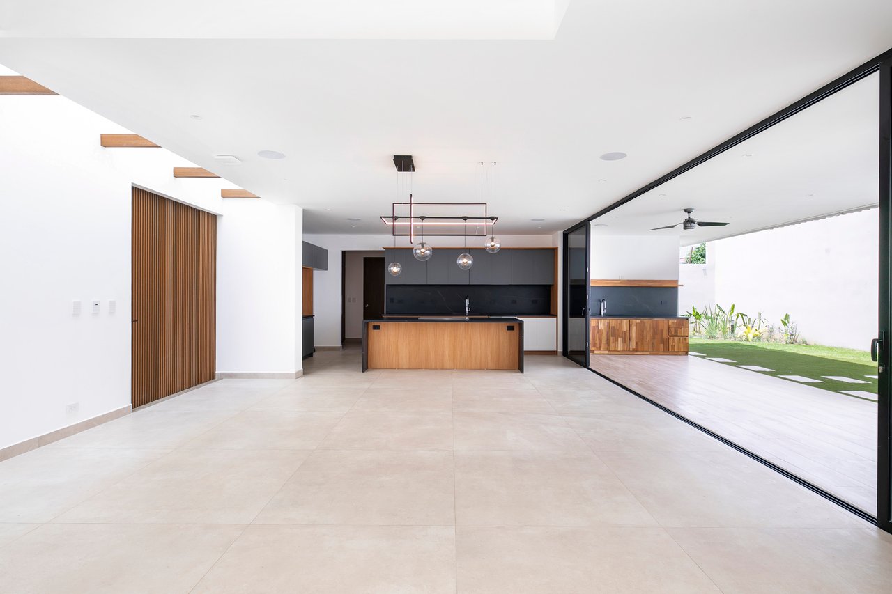 Gated Pool Residence, Escazu, San Jose