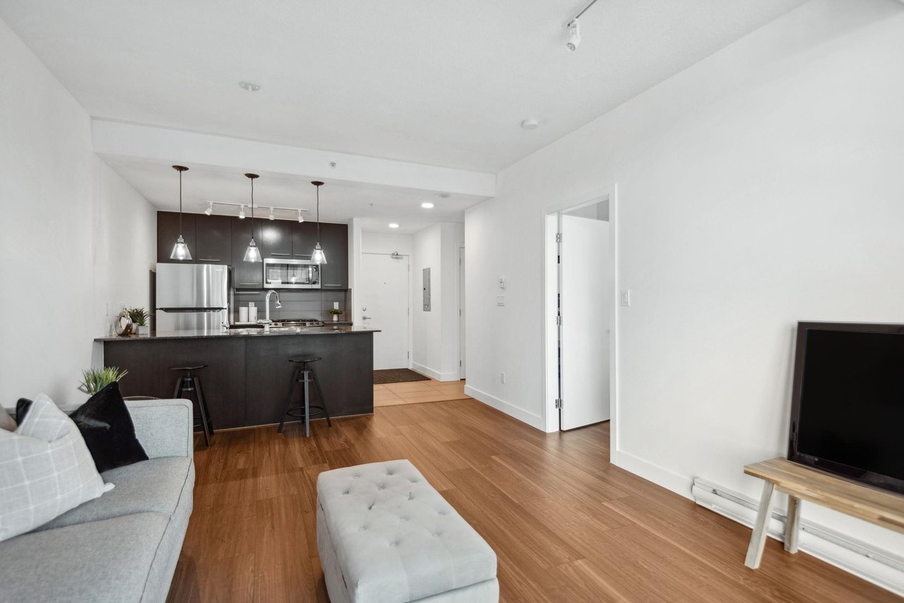 1406-2979 Glen Dr