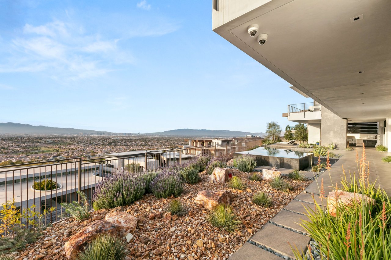 9 Boulderback Drive 