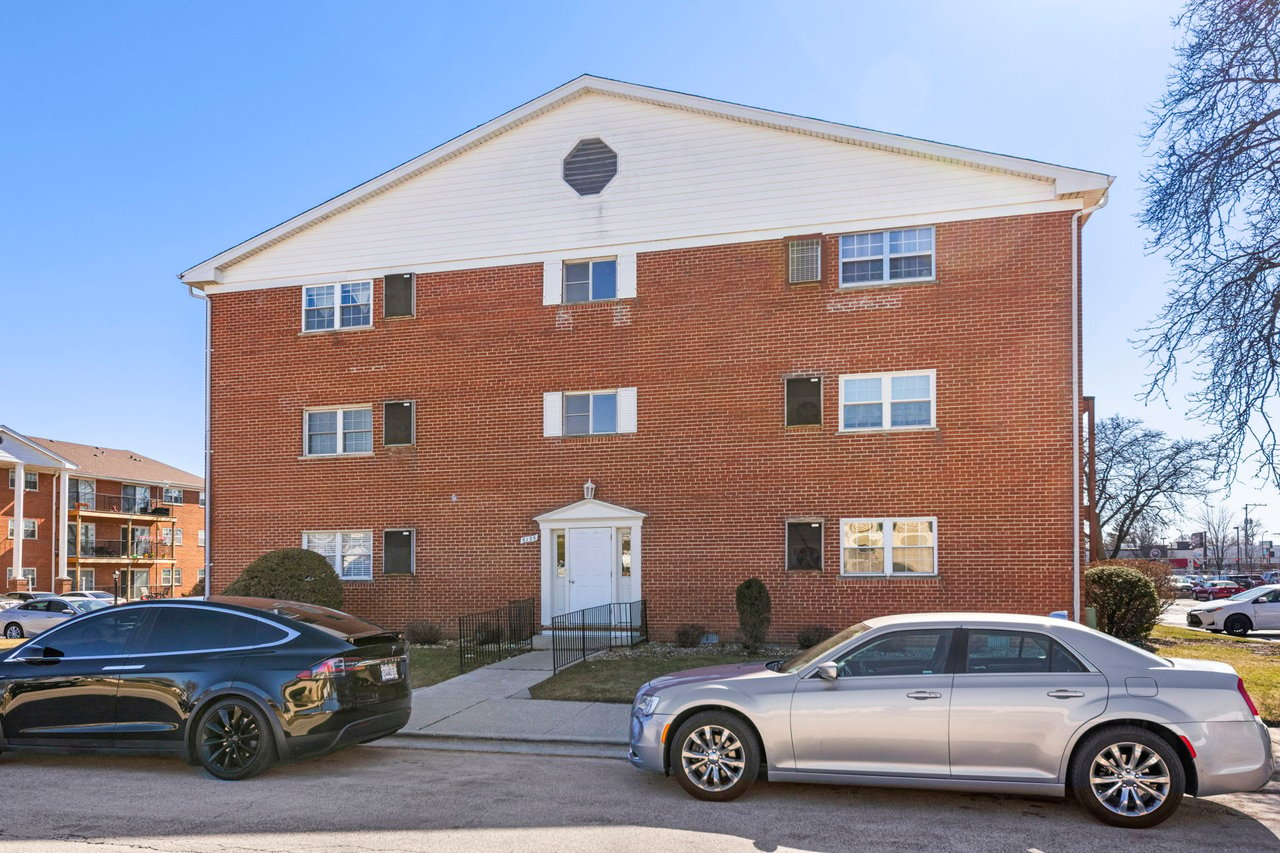 6135 W 94th St Unit A6. Oak Lawn, IL