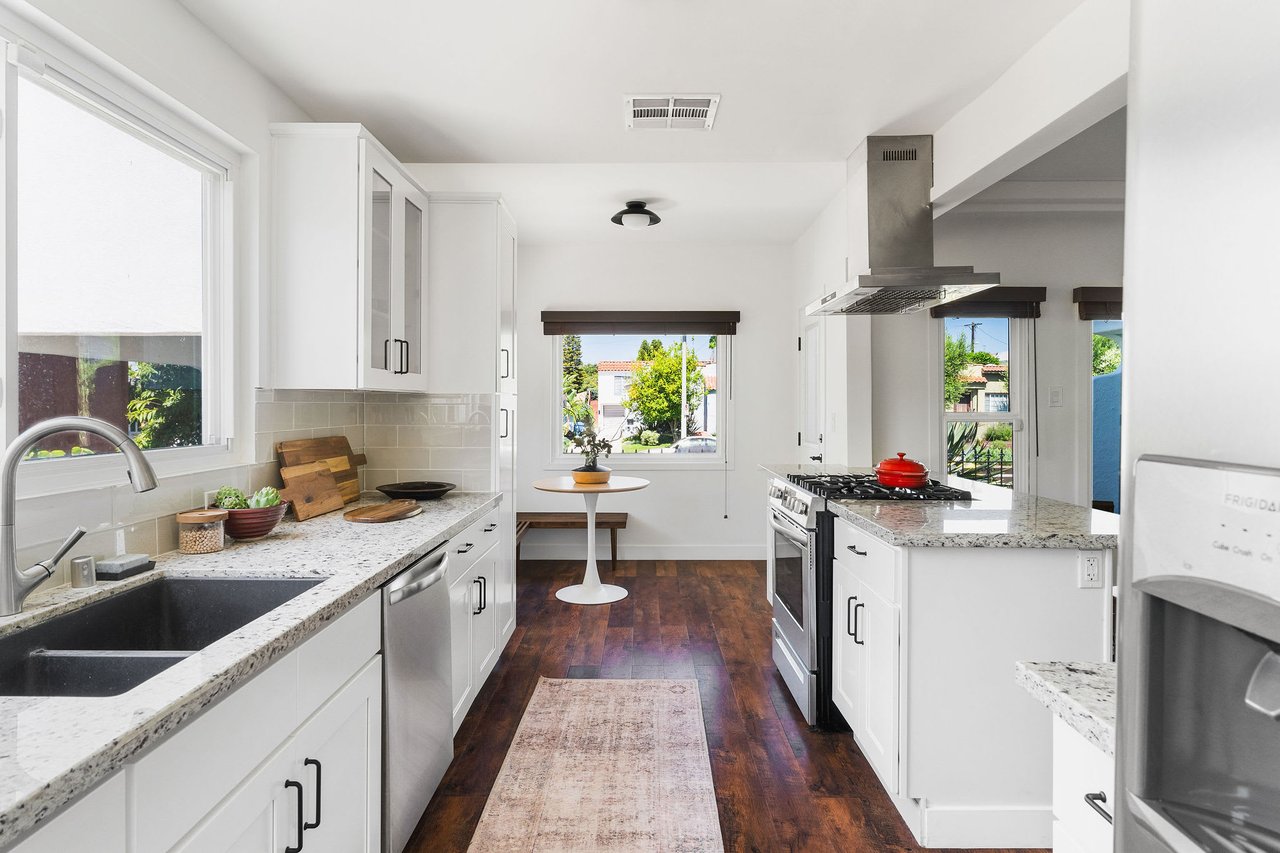 2112 S Mansfield Ave, Mid Los Angeles