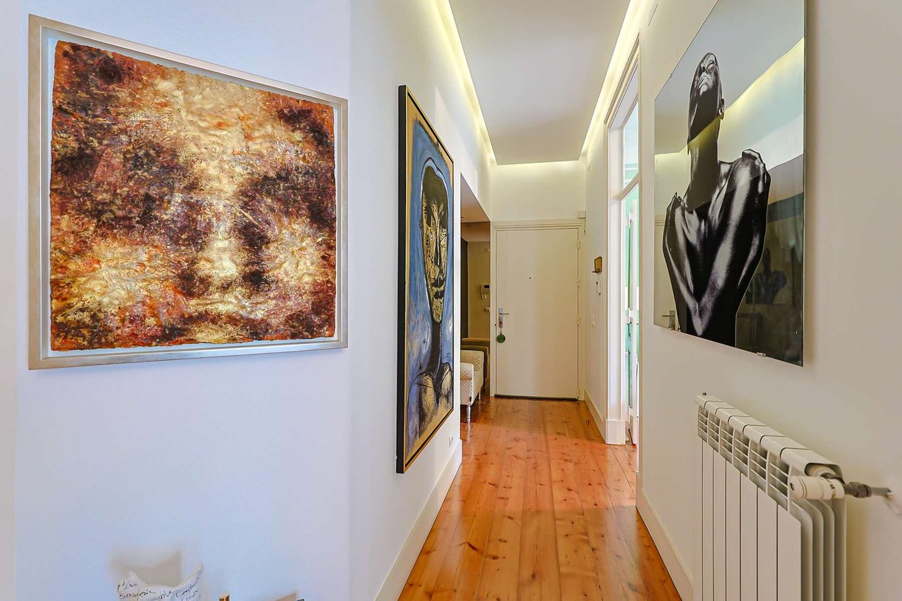 3-Bedroom Apartment with Spacious Living Areas and Designer Furnishings in Prime Location