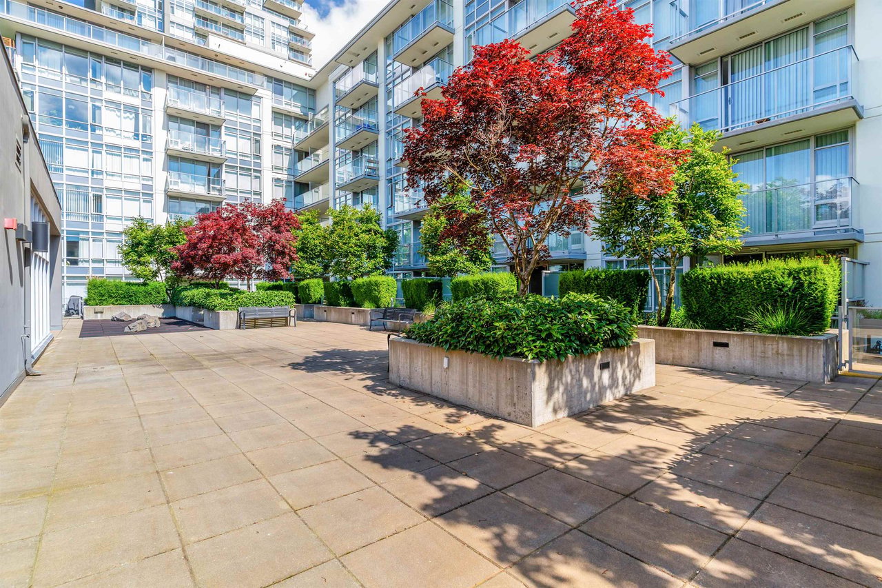 1102-4815 Eldorado Mews