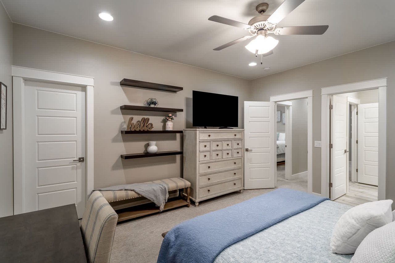 258 W Blue Quartz Dr