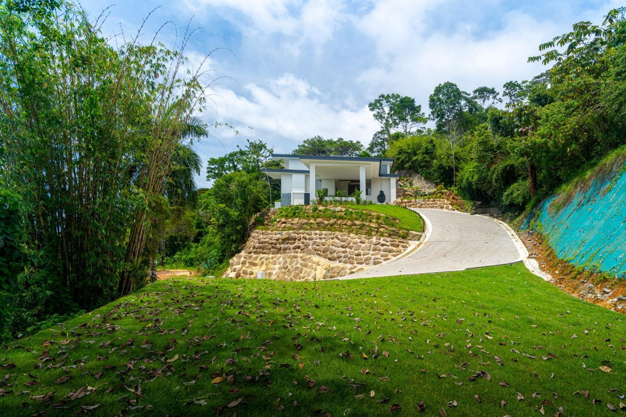 Contemporary Wellness Estate, Dominical, Puntarenas