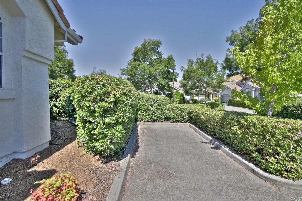 80 Windsor Ln