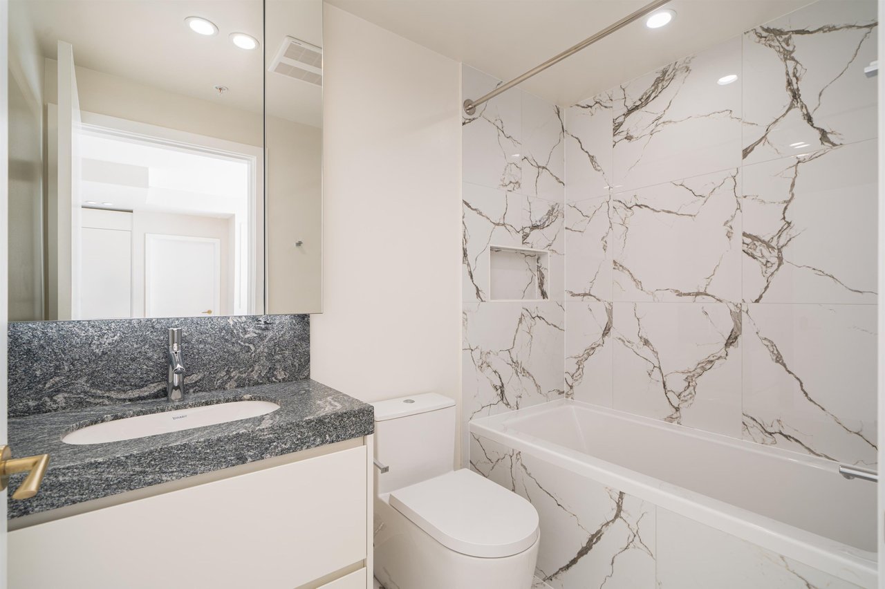 203-3668 W 10th Ave